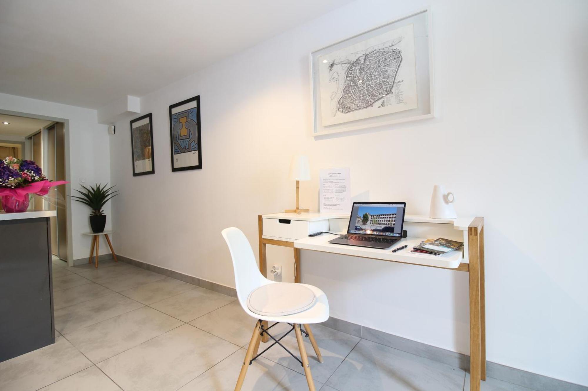 Nouveaute 2025 - Les Lices 2-Hypercentre-Proche Gare-Wifi Rapide-2P Avignon Exterior photo